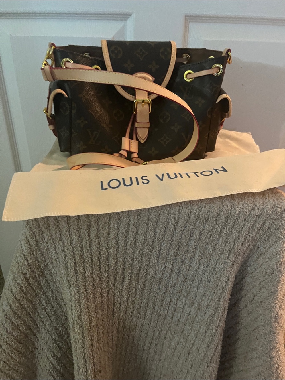 Non Louis Vitton Crossbody Drawstring Bag iBrown. It looks great. You’ll love it - Picture 7 of 10